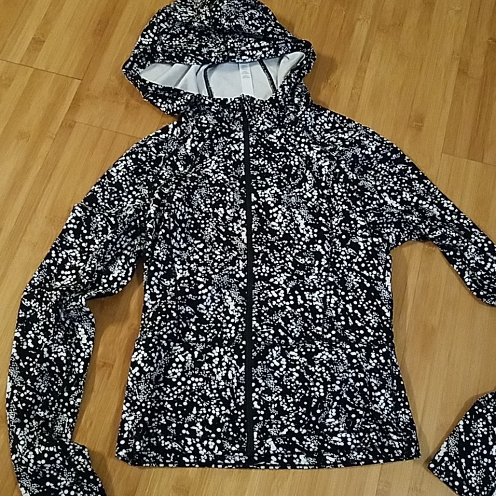 Lululemon "Move With Ease" Jacket size 6